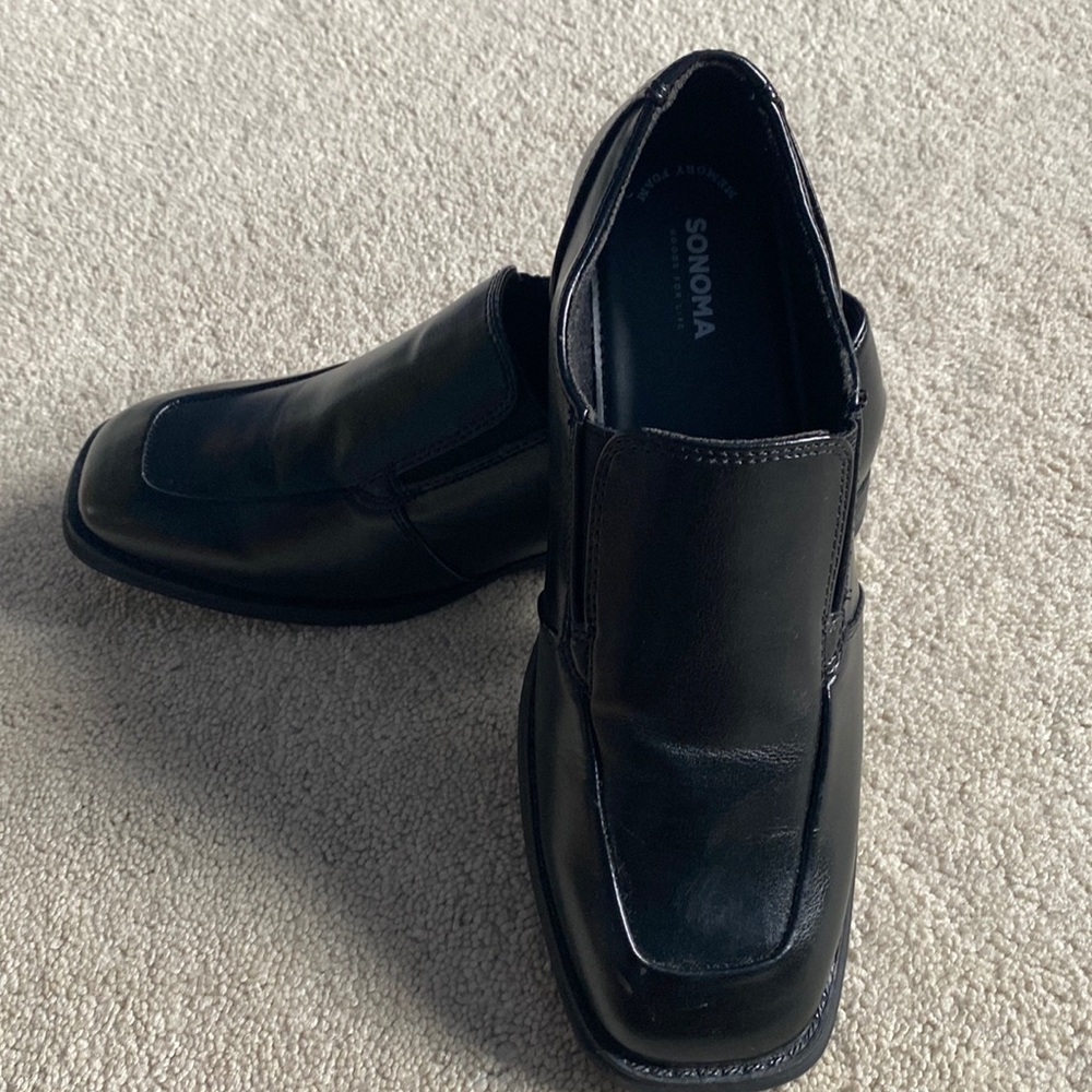Boys Sonoma dress shoes. Size 5M. Black.